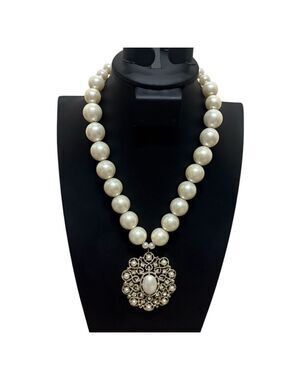 Handmade pearl necklace vintage brooch 17 inch 2 inch extender classic elegance